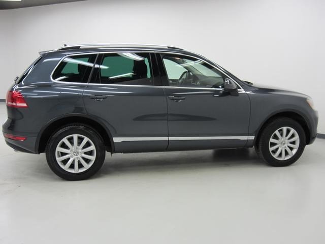 Volkswagen Touareg 2012 photo 1