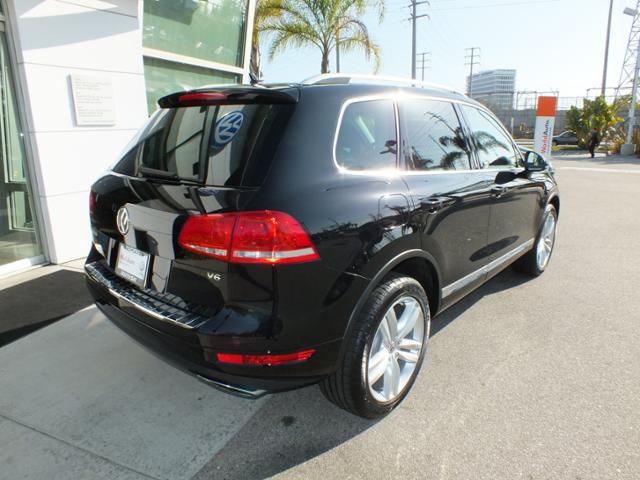 Volkswagen Touareg 2012 photo 3