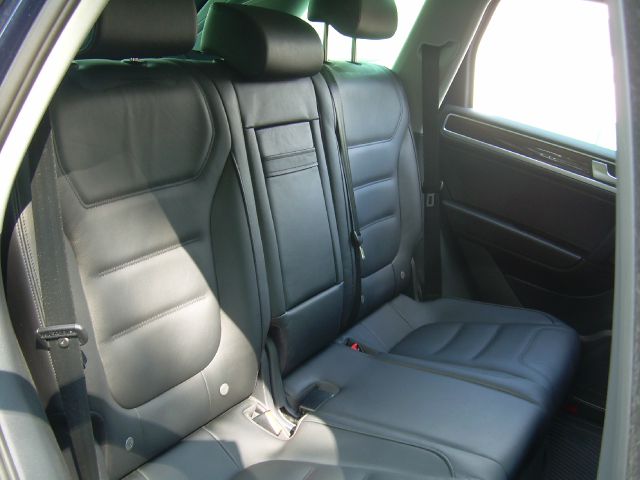 Volkswagen Touareg 2012 photo 1