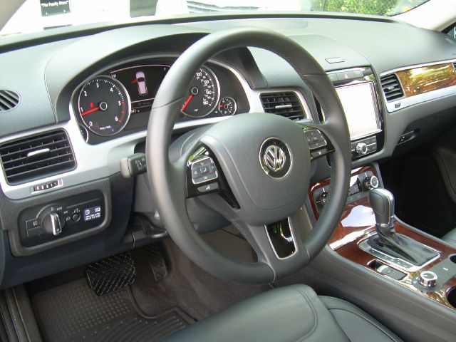Volkswagen Touareg 2012 photo 13