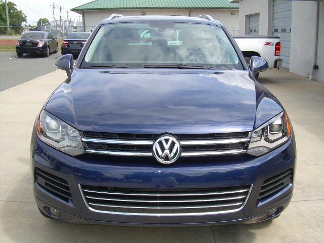 Volkswagen Touareg 2012 photo 2