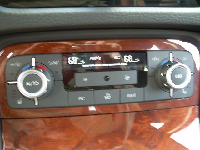 Volkswagen Touareg 2012 photo 24