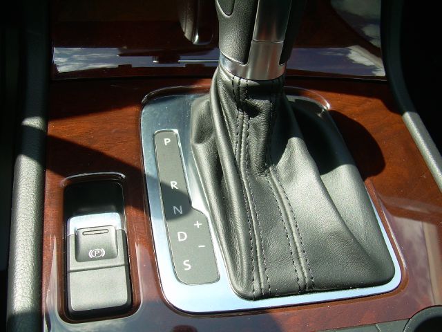 Volkswagen Touareg 2012 photo 25