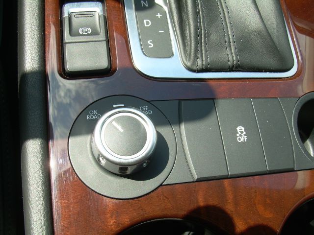 Volkswagen Touareg 2012 photo 3