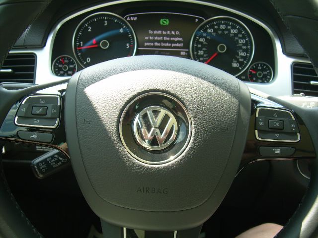 Volkswagen Touareg 2012 photo 6