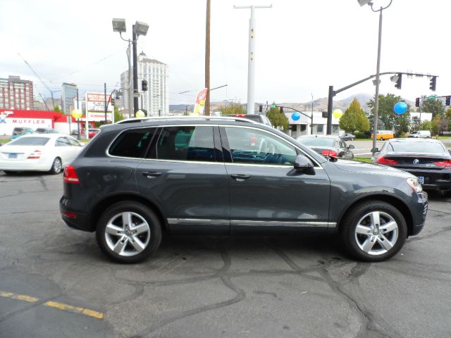Volkswagen Touareg 2013 photo 2
