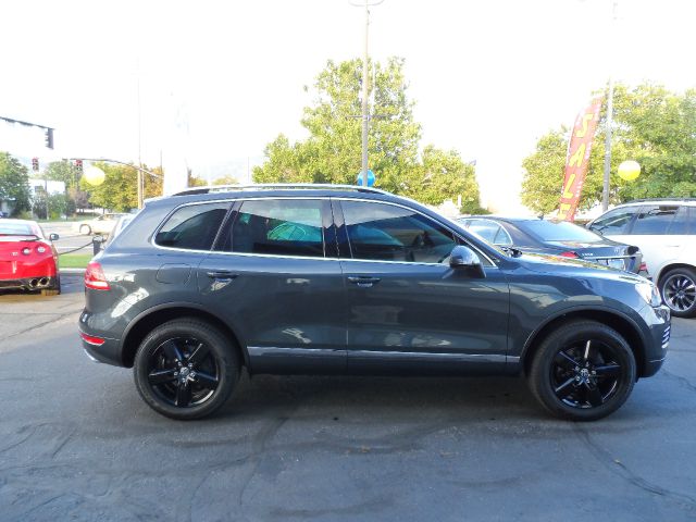 Volkswagen Touareg LT1 SUV