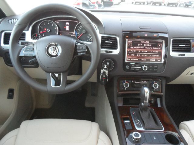 Volkswagen Touareg 2013 photo 11