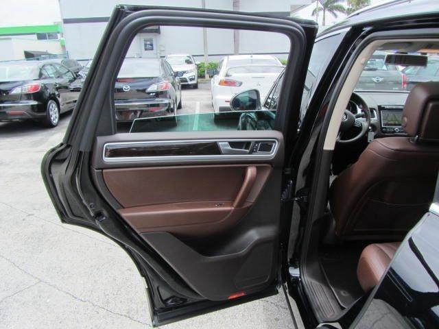 Volkswagen Touareg 2013 photo 1