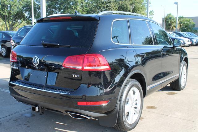 Volkswagen Touareg 2013 photo 2