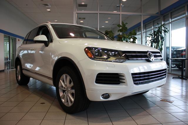 Volkswagen Touareg LT Leather SUV