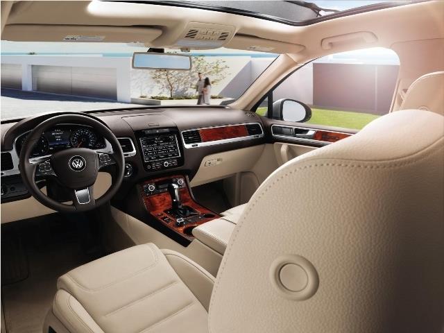 Volkswagen Touareg 2013 photo 2