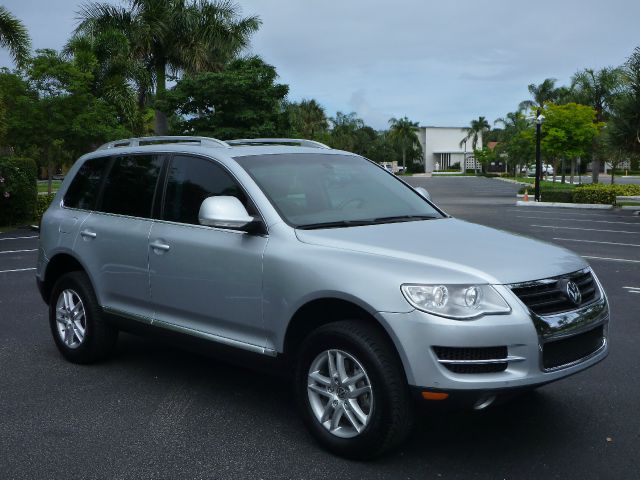 Volkswagen Touareg 2 LT Leather SUV