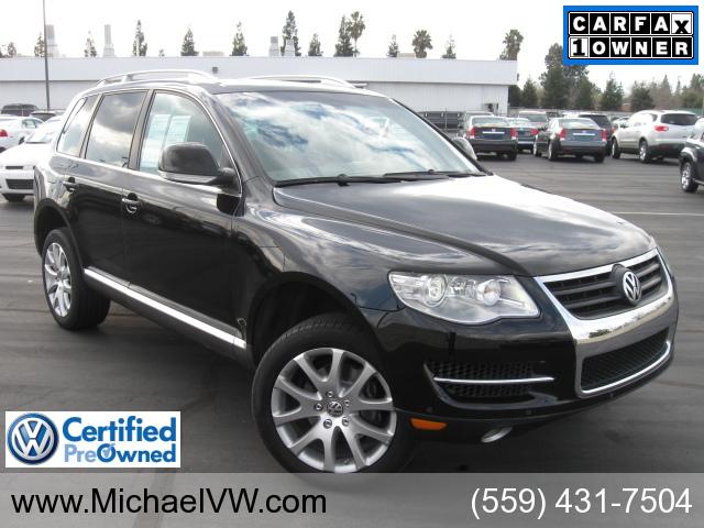 Volkswagen Touareg 2 Touring / AWD Sport Utility