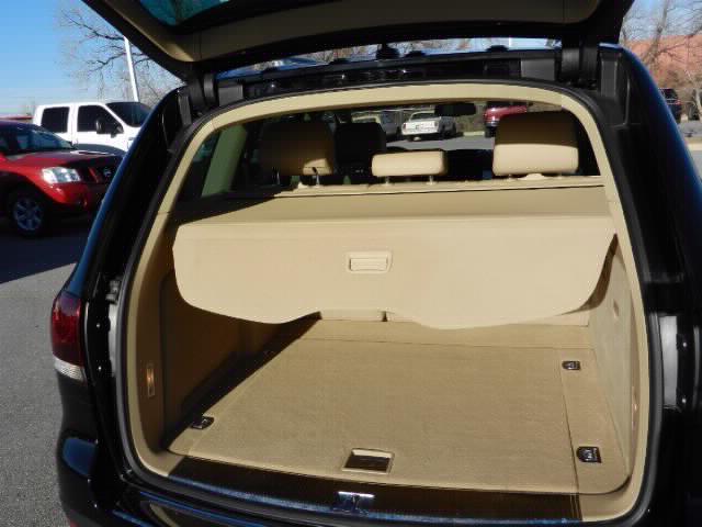 Volkswagen Touareg 2 SE-R SUV