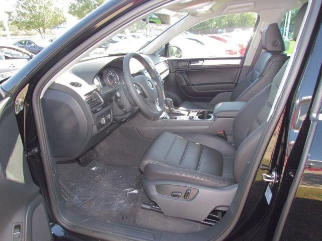 Volkswagen Touareg 2 2012 photo 2