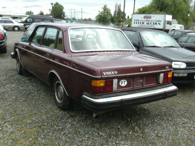 Volvo 240 1981 photo 3