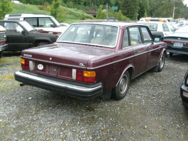 Volvo 240 1981 photo 6