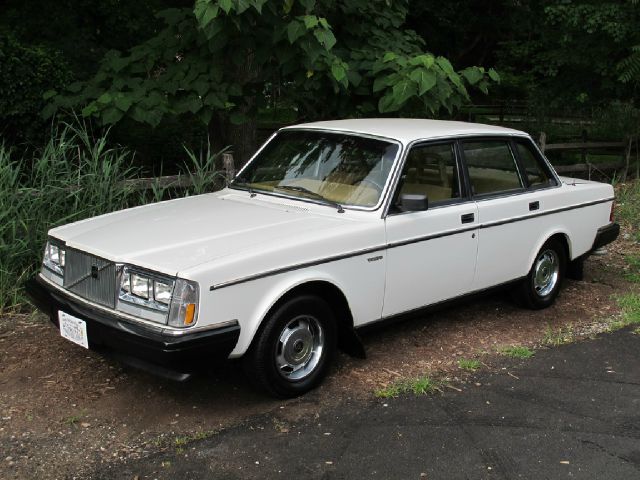 Volvo 240 1985 photo 1