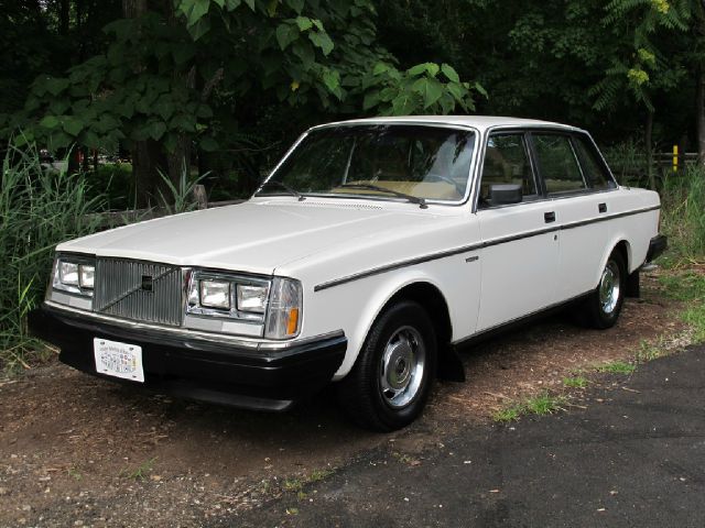 Volvo 240 1985 photo 2