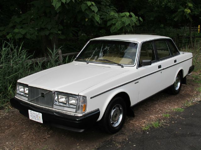 Volvo 240 1985 photo 3