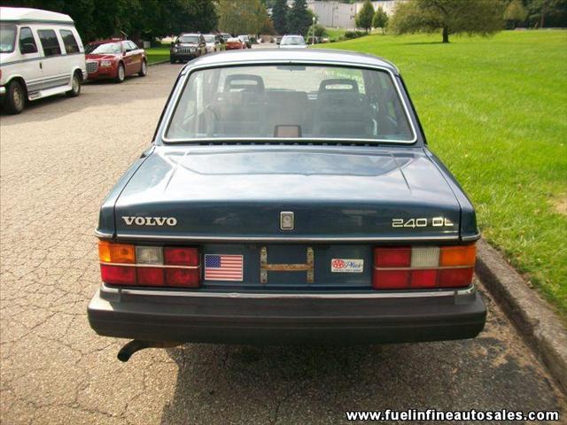 Volvo 240 1989 photo 4