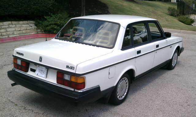 Volvo 240 1992 photo 2