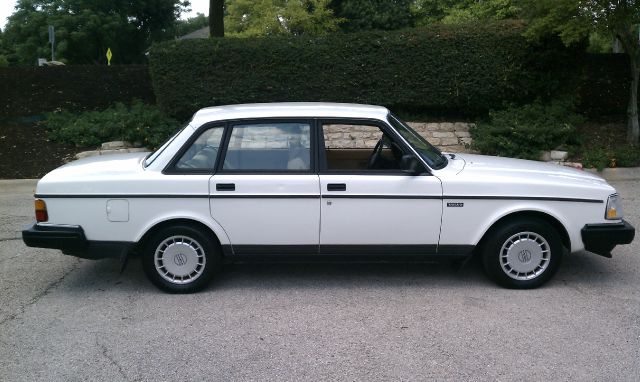 Volvo 240 1992 photo 4