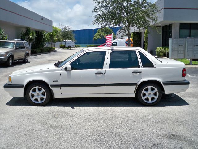 Volvo 850 Series LS Special Value Sedan