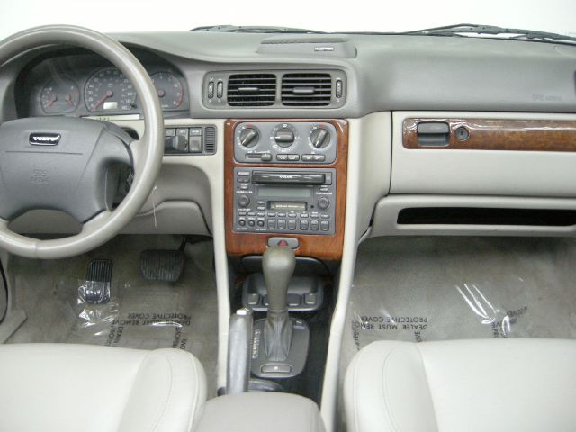 Volvo C70 2004 photo 23