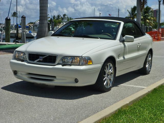 Volvo C70 2004 photo 1