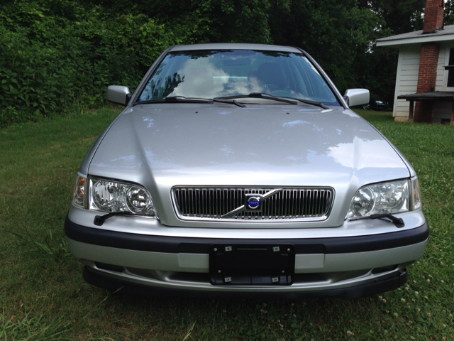 Volvo S40 Base Sedan