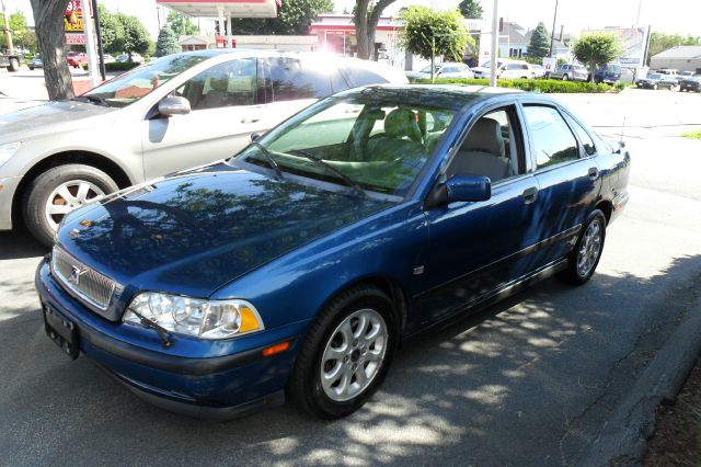 Volvo S40 2000 photo 2