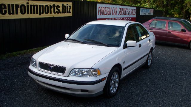 Volvo S40 Base Sedan