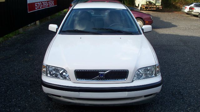 Volvo S40 2000 photo 1