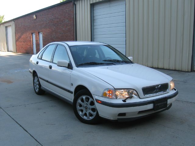 Volvo S40 2000 photo 1