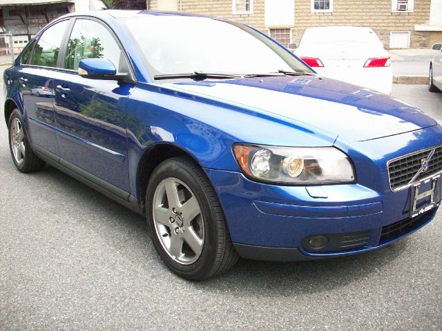 Volvo S40 CREW CAB 153.0 WB SLE Sedan