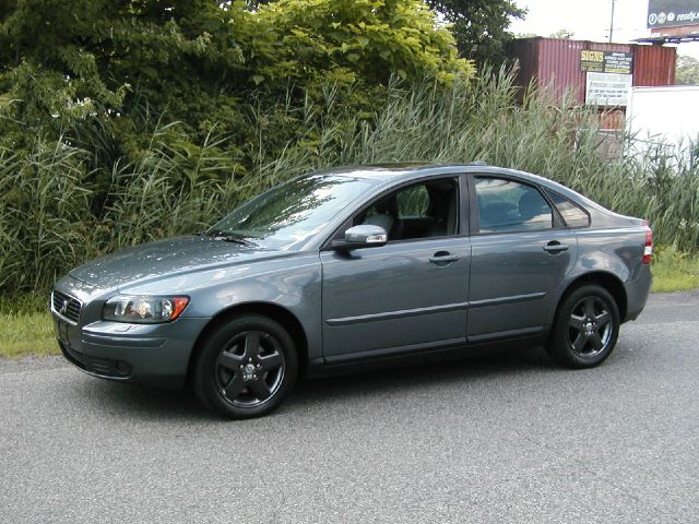 Volvo S40 CREW CAB 153.0 WB SLE Sedan