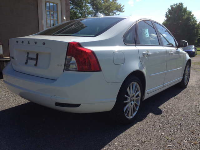 Volvo S40 2010 photo 1