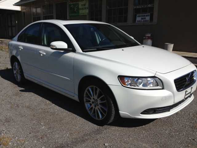 Volvo S40 2010 photo 2