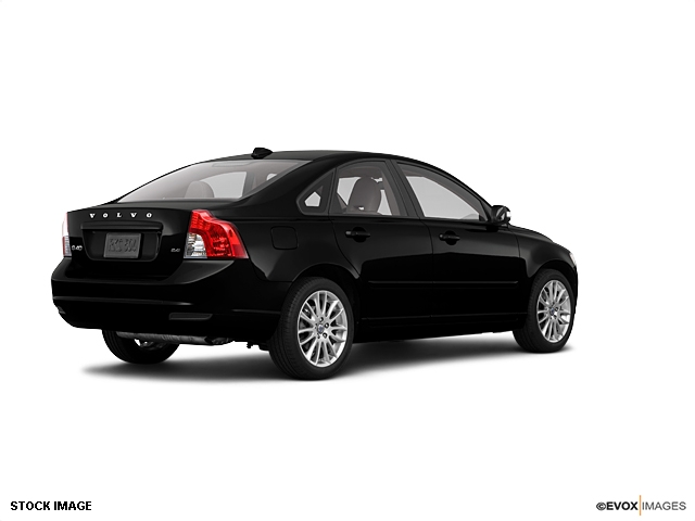 Volvo S40 2010 photo 1