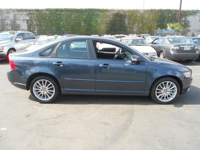 Volvo S40 2010 photo 1