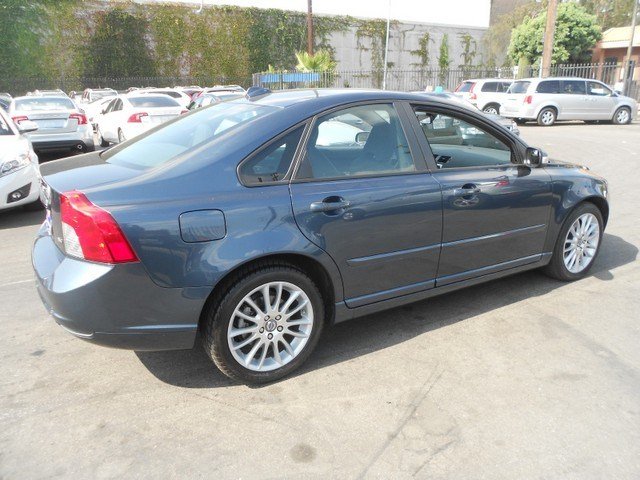 Volvo S40 2010 photo 2