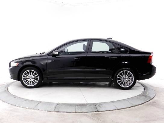 Volvo S40 2010 photo 1
