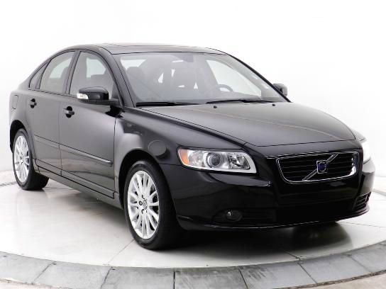 Volvo S40 2010 photo 2