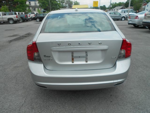Volvo S40 2010 photo 1