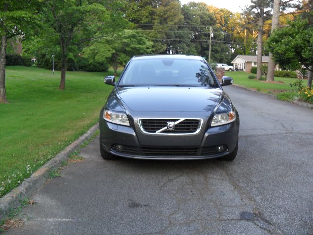 Volvo S40 2010 photo 1