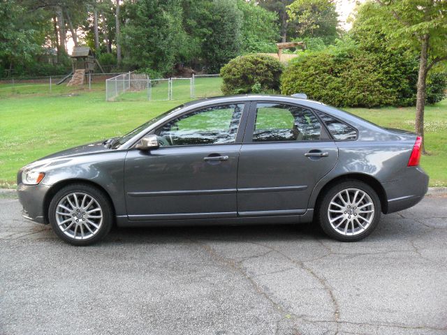 Volvo S40 2010 photo 14