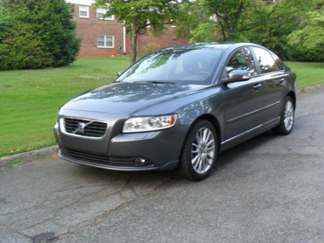 Volvo S40 2010 photo 16