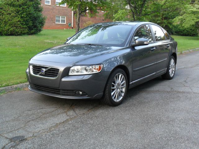 Volvo S40 2010 photo 20